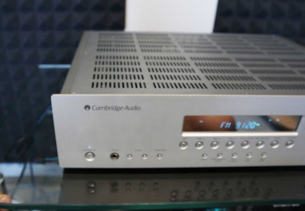Ресивер усилитель Cambridge Audio Azur 540r  2x 100 Вт RMS, 8 Ом