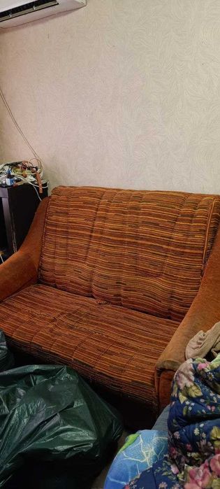 Продаю диван простий