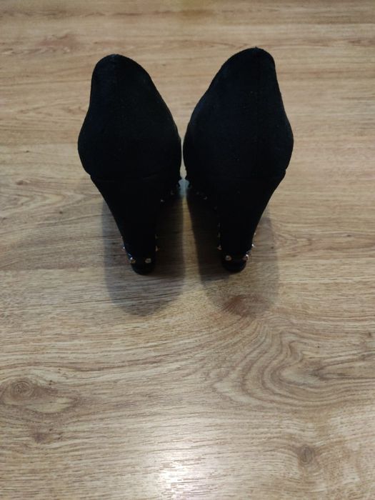 Туфлі недорого стан гарний.