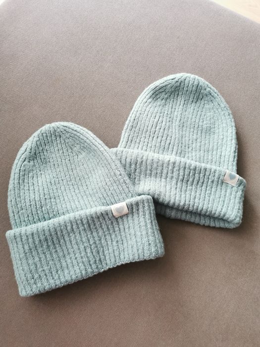 Dwie czapki dla dziewczynki rozmiar 56