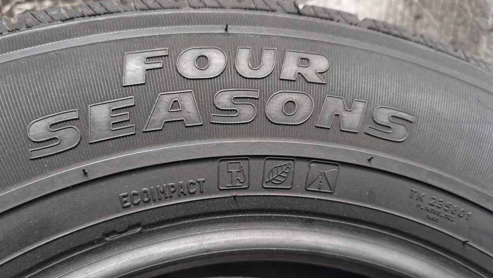 Шини б/в 235.65.16с пара Pirelli