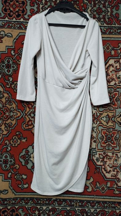 Женское платье белое, размер М.