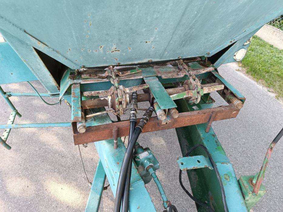 Rozsiewacz wapna RCW Ursus Unia Bredal 10 ton