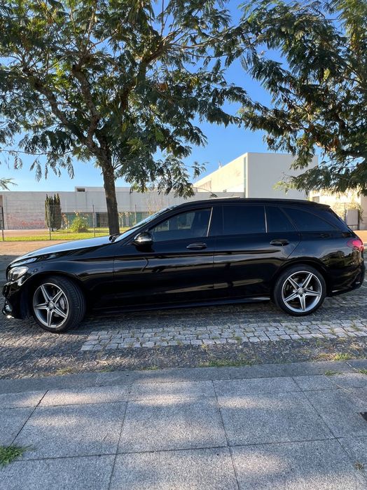 Mercedes C AMG- com teto duplo de abrir