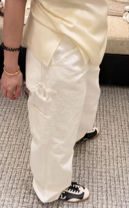 Białe spodnie damskie jeansy szerokie premium chanel cc S 36