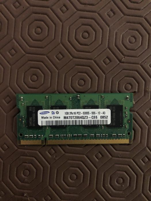 Varias memorias sd ram , dimm entre outroz