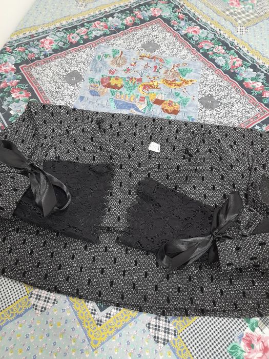 Vestido preto com aplicação de veludo da new collection