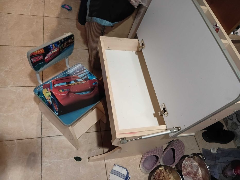 Дитяча парта зі стільцем