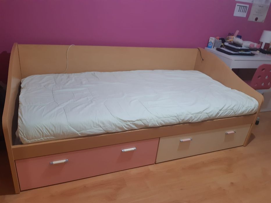 Vendo cama de solteiro para quarto de menina mais aparador