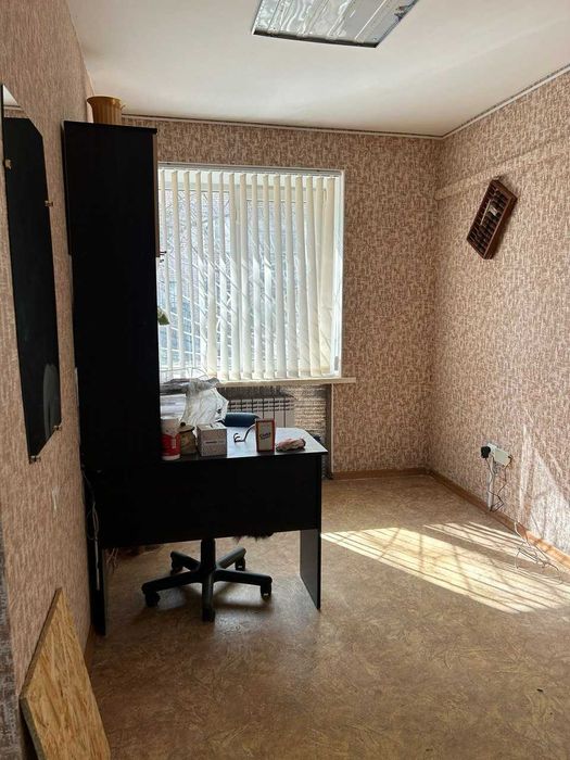 Продаю  будівлю магазину з офісними приміщеннями