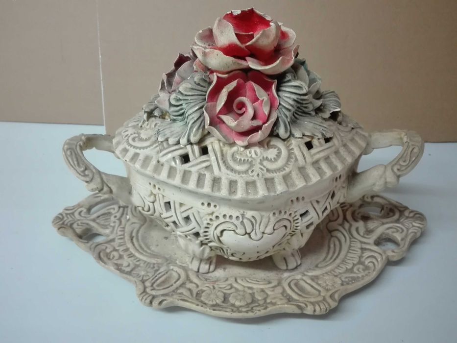 Alley Decoration - Antique