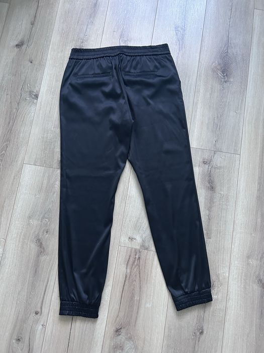 Czarne spodnie joggery damskie imitacja skóry rozmiar M