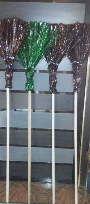 Метла из ПЭТ бутылок.