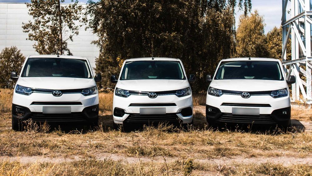Wynajem Toyota ProAce Verso, dostawczy 5 osobowy, Berlingo, Caddy