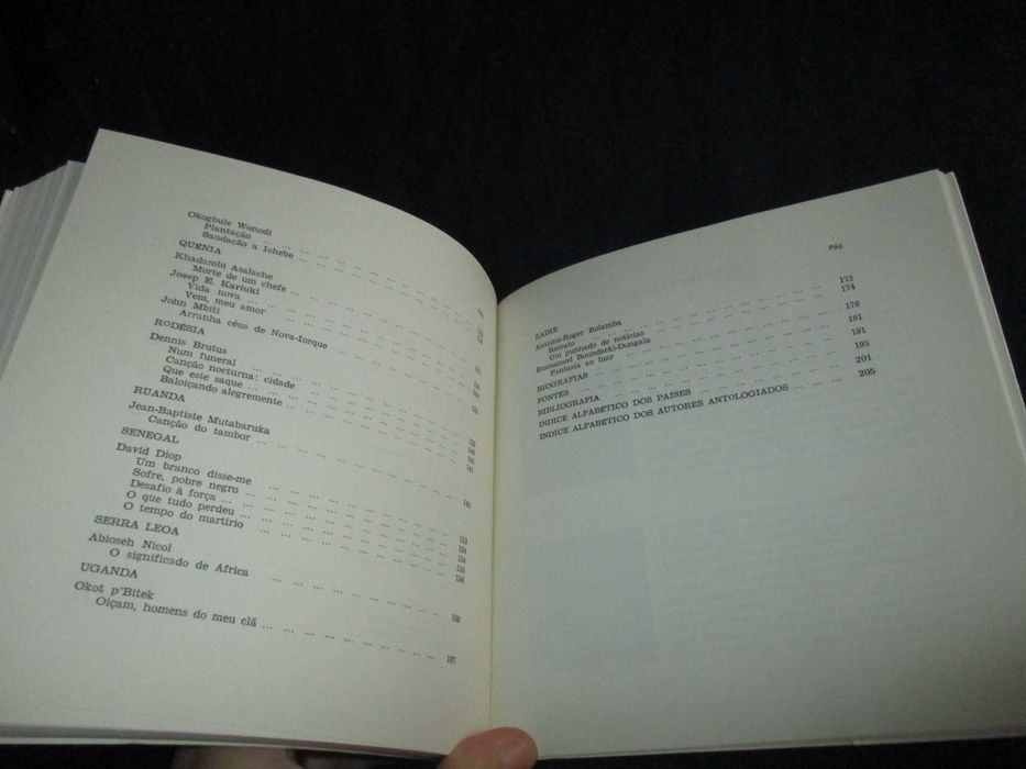 Livro Poesia Africana de Hoje 1ª edição Futura