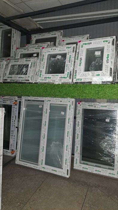Продам готове вікно, в наявності на складі, форточки 50х50