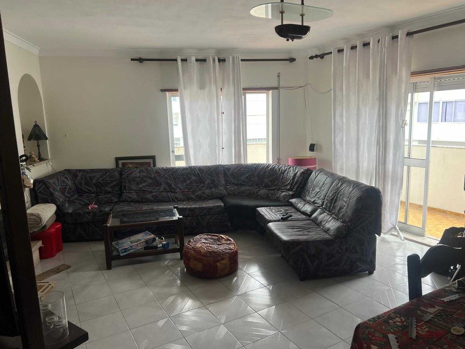 Sofá de canto com cama incluída