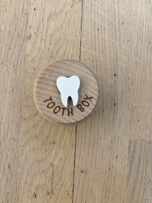 Drewniane pudełko pojemnik na zęby mleczne