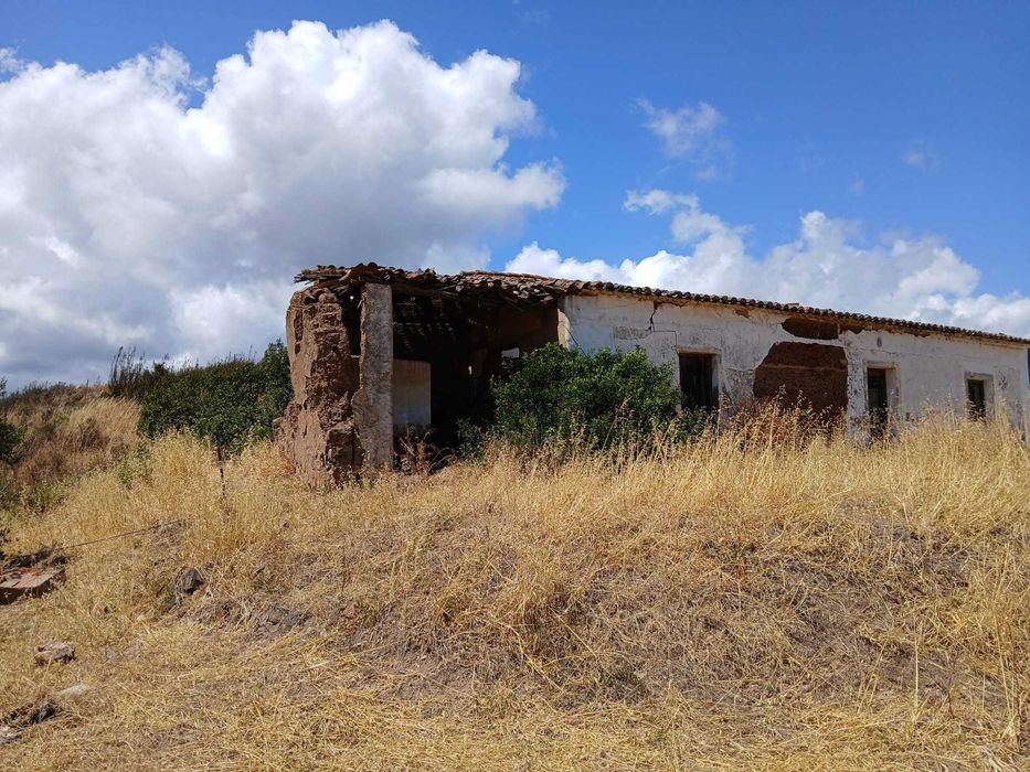 Vende-se Terreno Misto (Rústico e Urbano) – Senhora do Verde – Mexilhoeira Grande - Portimão
