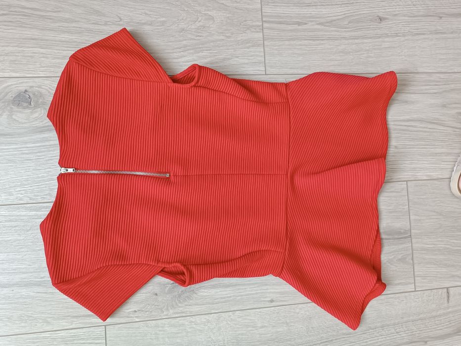 Bluzka damska czerwona z baskinką S 36 topshop
Szerokość pod pachami 4