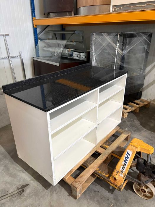 Balcão em Laminado Branco Com Pedra Preto Angola - RECONDICIONADO