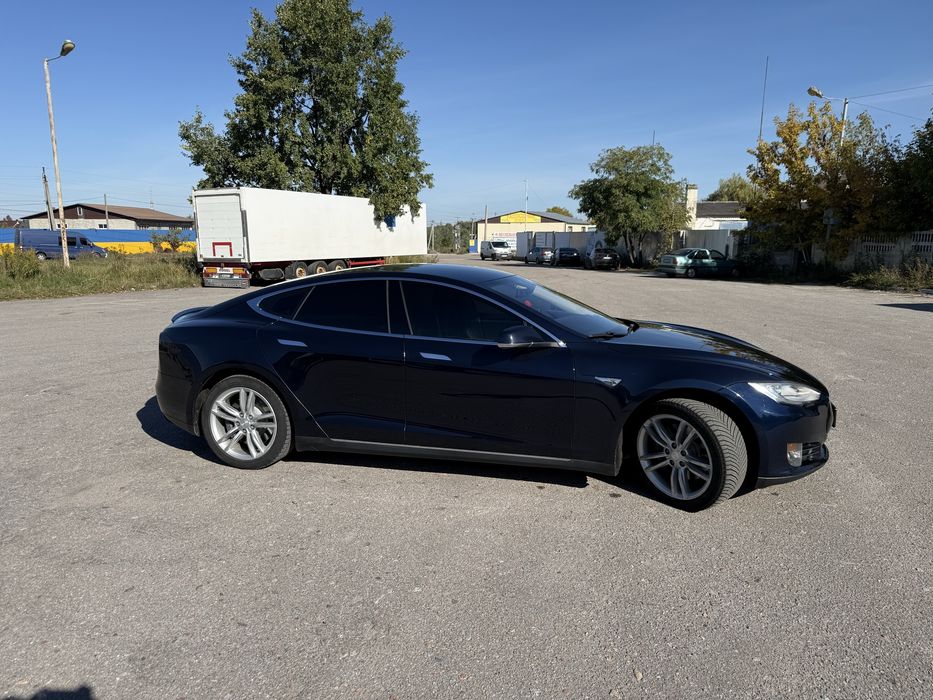 Tesla modl s 85