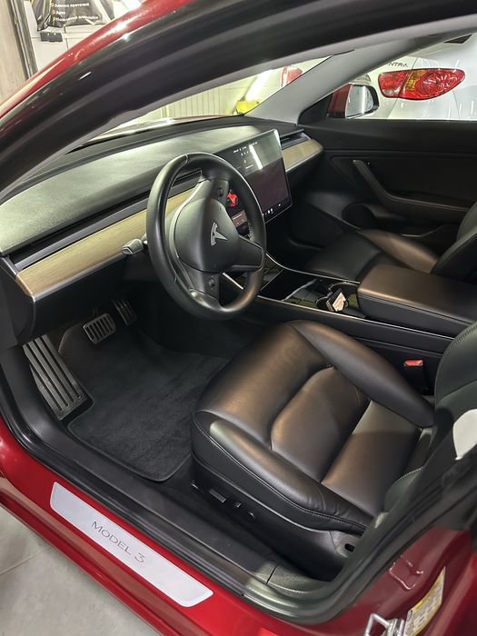 Оренда Tesla Model 3