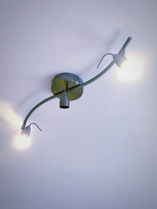 Candeeiro de tecto com lâmpada