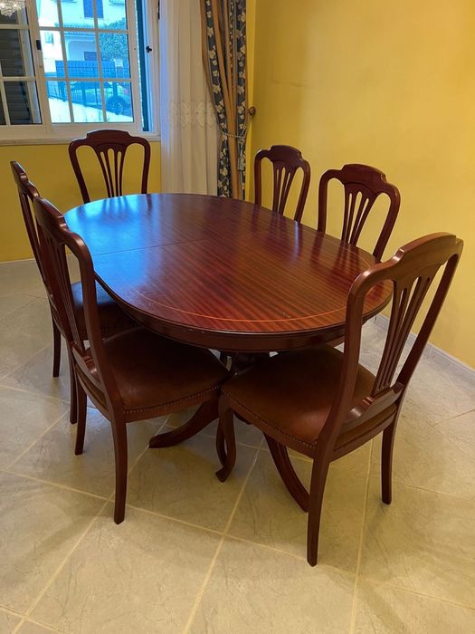 Mesa com 6 cadeiras