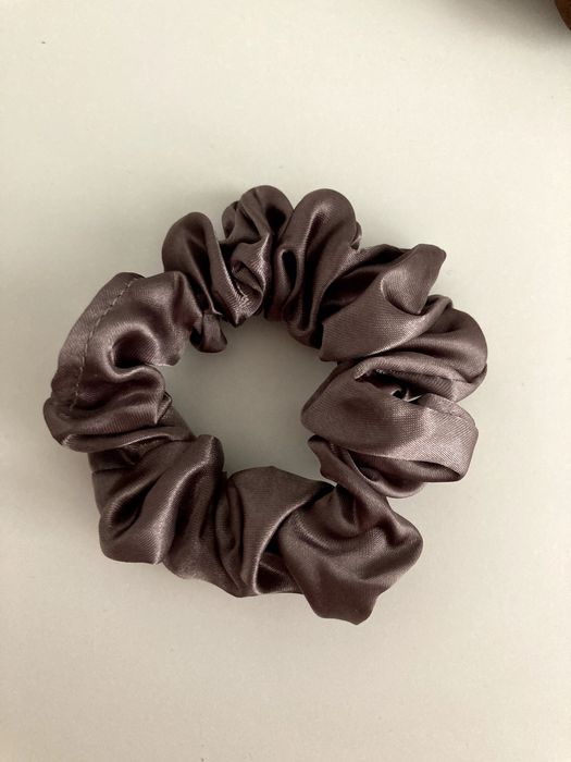 Satynowa scrunchie