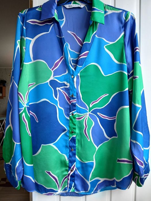 Продам блузу из  атласа Zara