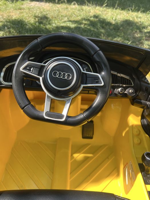 Машина Audi на дистанційному керуванні