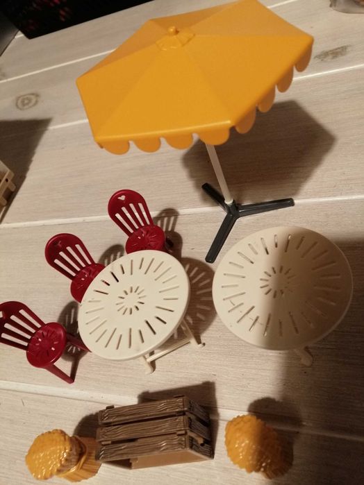 Kawiarnia Schleich i dwa koniki, super cena.