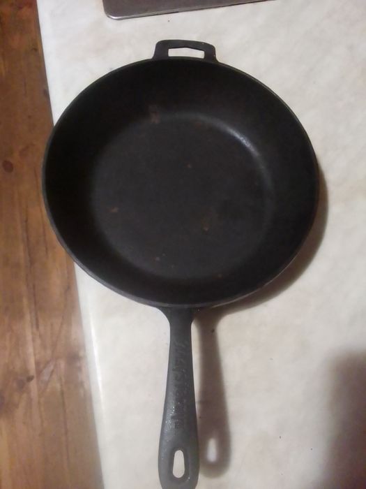 Продамчугуну сковорідку