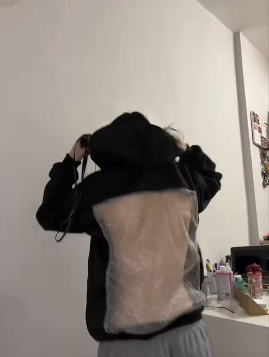 Bluza z odkrytymi plecami