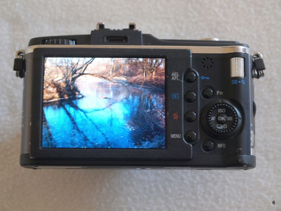 Olympus Pen E - P2 : body, obiektyw 17 mm, wizjer