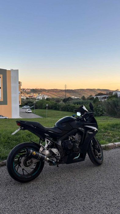 Mota CBR 650F e mochila da alpinestars