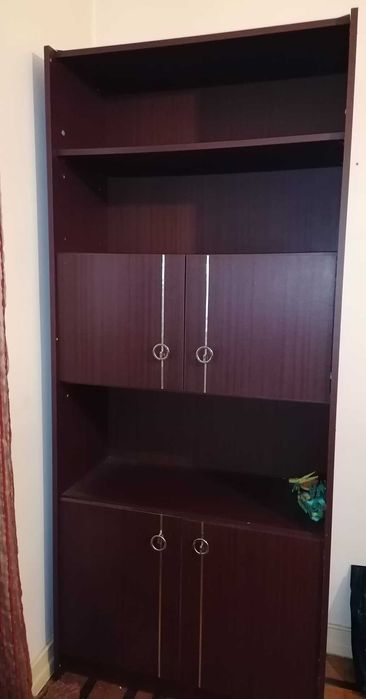 Estante/armário para Sala de Jantar/escritório em bom estado