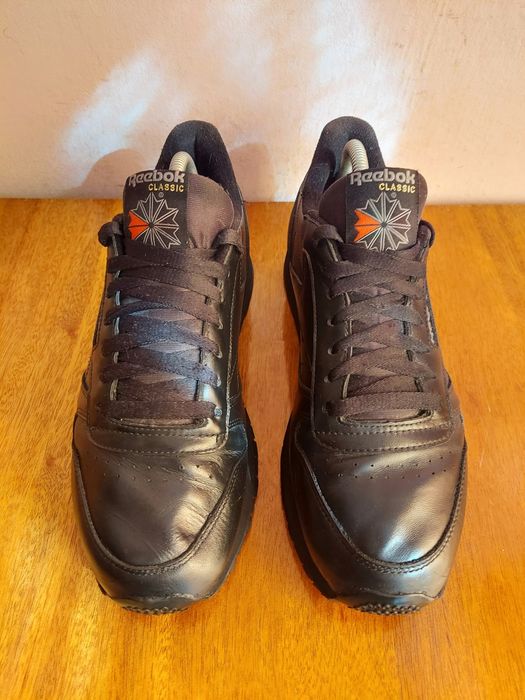 Кросовки фірми reebok classic оригінал 

Розмір по бірці:
USA 9 UK 8