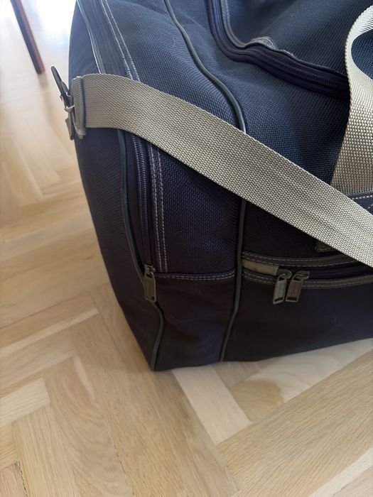 duża pojemna torba podróżna