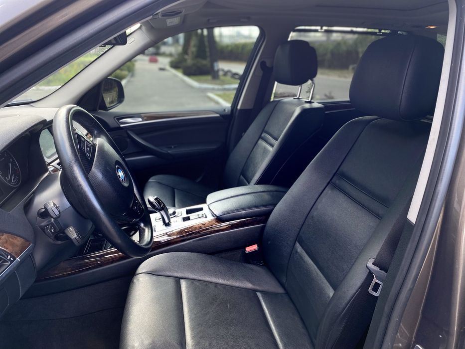 Автомобіль BMW X5 e70