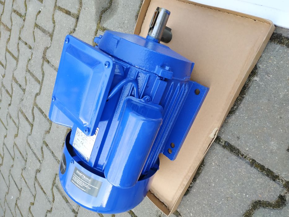 Silnik 3kw 230v 1400 obrotów 2800 jednofazowy 220v nowy Ostrowiec Św.