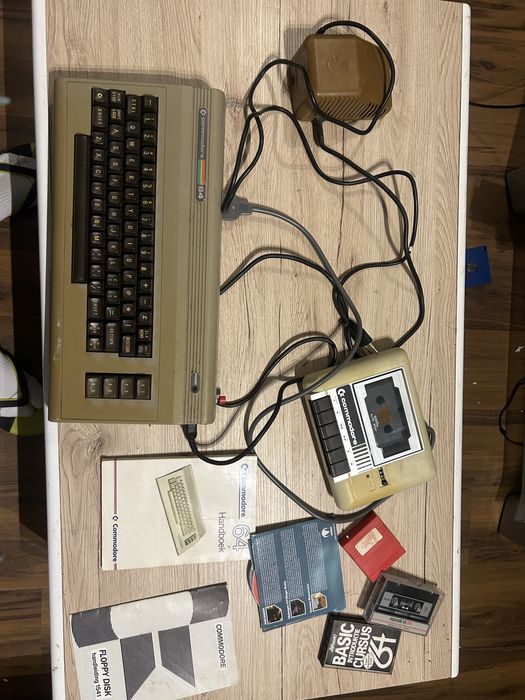 Commodore 64 zestaw retro do naprawy