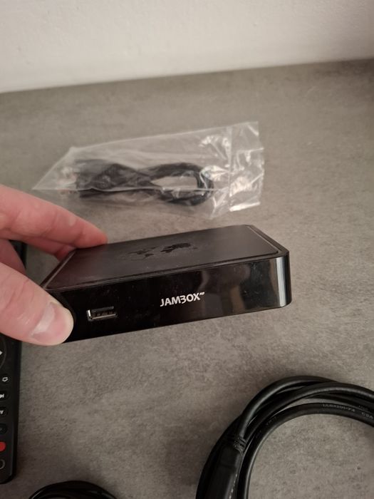 Dekoder IPTV Jambox MAG255 – pełny zestaw