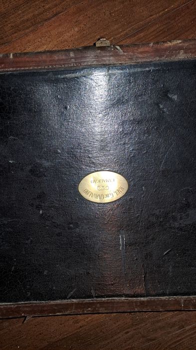 mala antiga de viagem