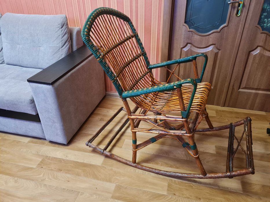 Кресло-гойдалка з лози