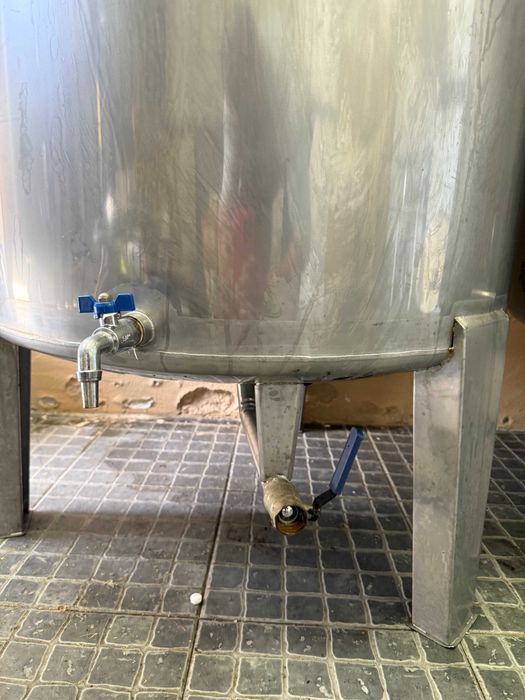 2 Tanques em Aço Inoxidável – 485 Litros Cada – Abertos com Tampa