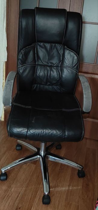 Продам офісне крісло