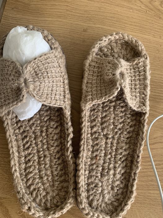 Вязані вручну вироби-домашні капці із джуту