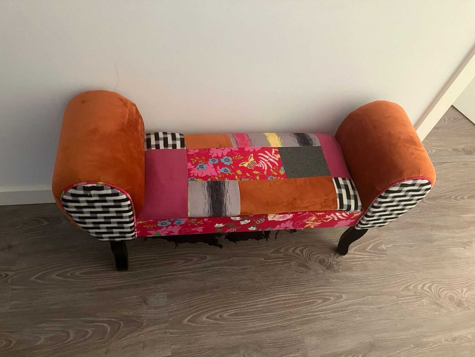 Banco de tecido -- Rasgado em baixo p/ gato, apenas dano estetico